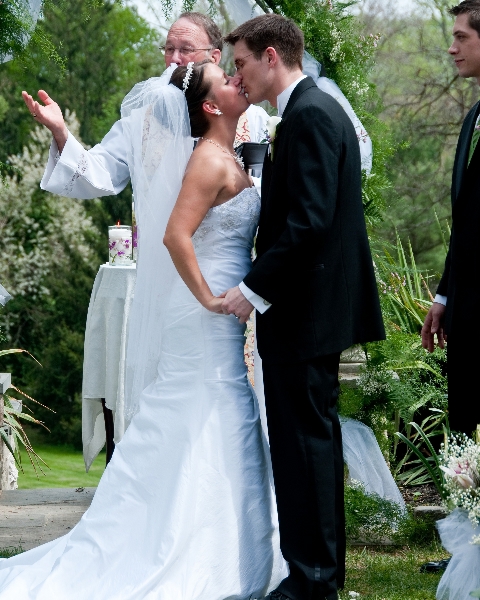 Bride And Groom Kissing Artistic Difference Gramercy Mansion