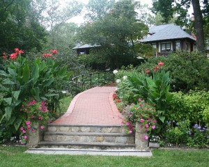 Spring 2009 Gramercy Mansion and Walkway 2