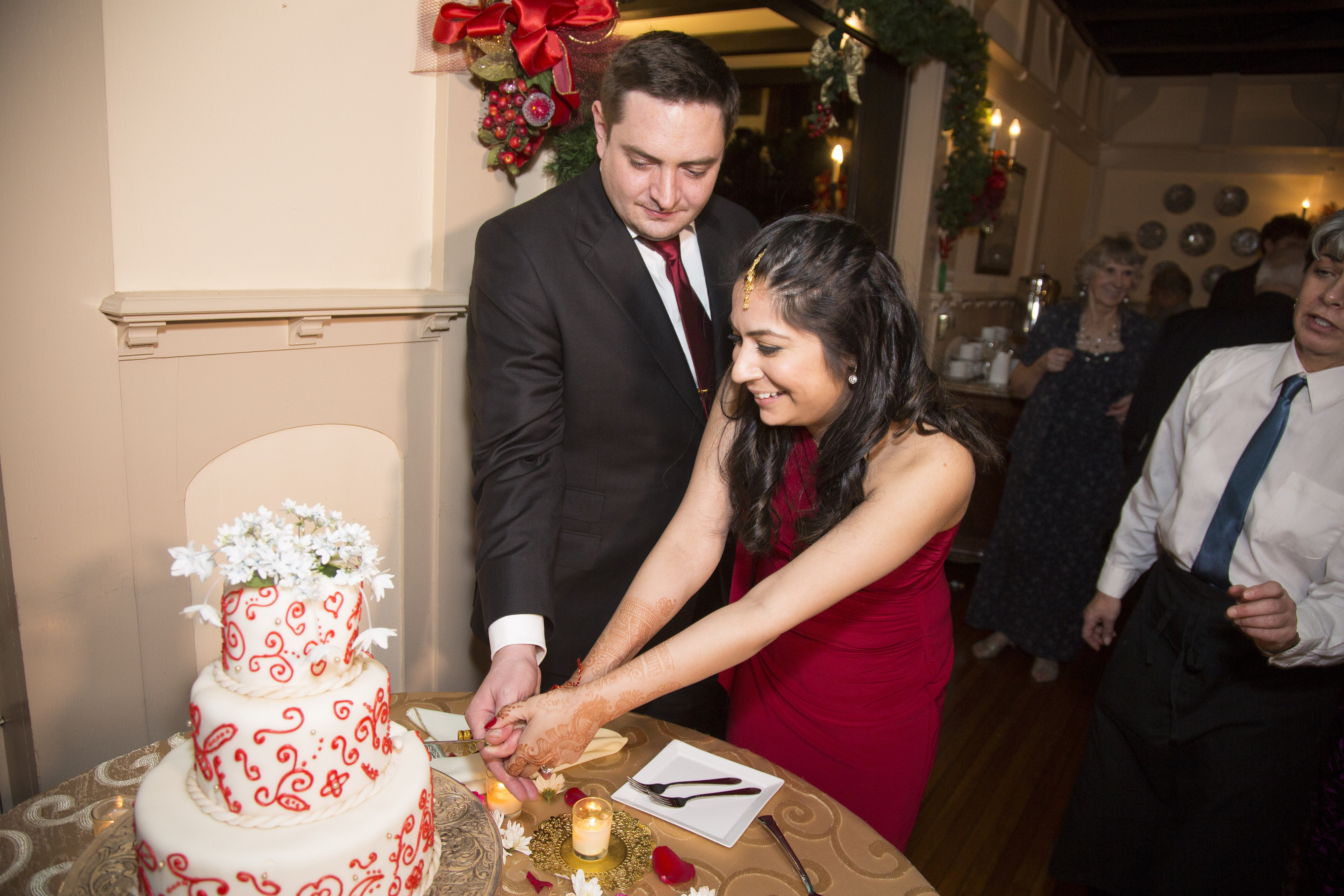 21 R&B Wedding Cake Cutting Songs To Share A Bite Of Love