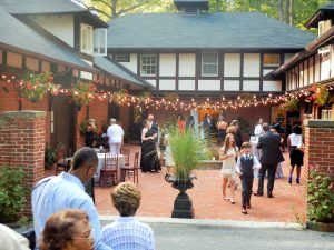 Real wedding feature | Carriage House courtyard wedding